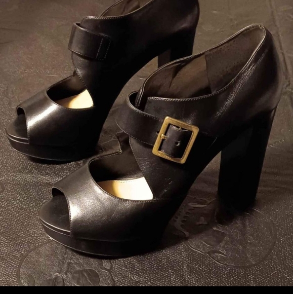 Michael Kors high heels - Picture 2 of 3